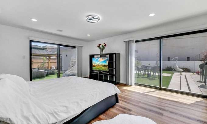 Huntington Beach Villa | Twin Stunning Villas