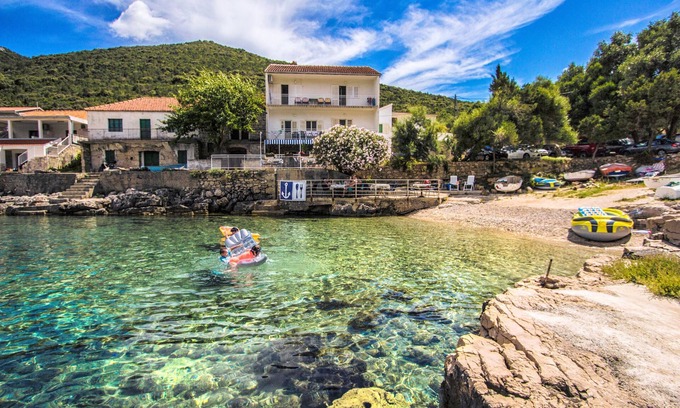 Pokrivenik Apartamento | Apartamento para dos personas en la playa Bahía Zaraće (Gdinj), Hvar (A-9675-a)