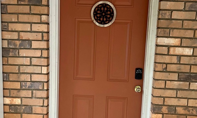 Athens Casa | Two Bedroom home near UGA - with newly renovated floors!!