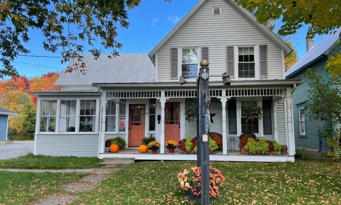 Montgomery Center Apartamento | Two Bedroom Suite with living room