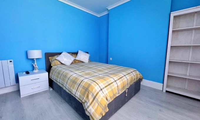 Ville Au Roi Apartamento | Two bedrooms, Shower, Lounge & Kitchen