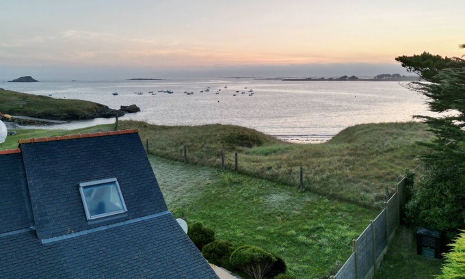 Ploudalmezeau Chalet De Esquí | TY BULLE - Unusual waterfront accommodation