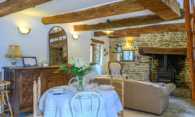 Theix-Noyalo Casa | Ty Chaumière - Charmante Petite Chaumière en pierre avec jardin