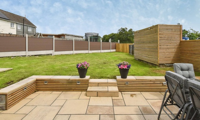 Margam Cabaña | T? DRWS NESAF, pet friendly, with open fire in Cwmllynfell