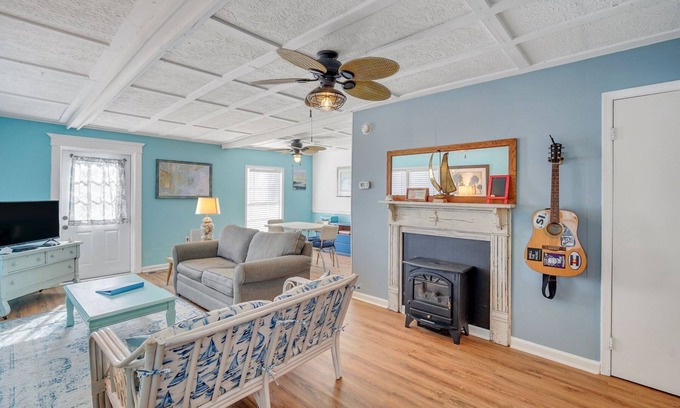 Tybee Island Cabaña | Tybee Lighthouse Cottage (A): Walk to the Beach!