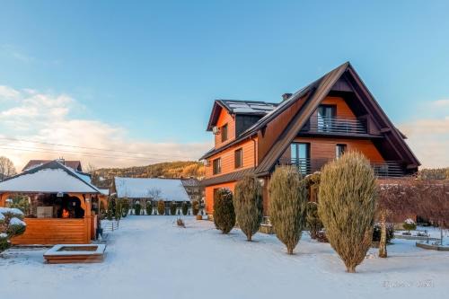 Tylicz Casa | TYLICZ W DECHĘ Pokoje i Apartamenty