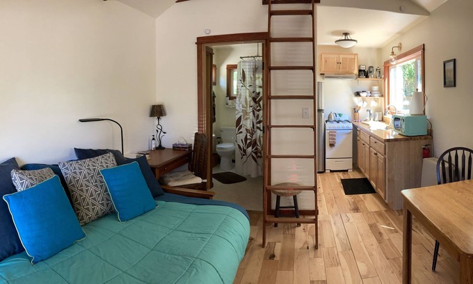 Nevada City Cabaña | Ulee’s Gold: Cozy Cottage + Loft + Pet-Friendly