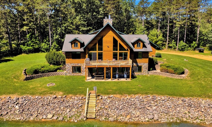 Mauston Cabina | Ultimate All-Season Cabin w/ Private Swimming & Fishing Pond at Castle Rock Lake