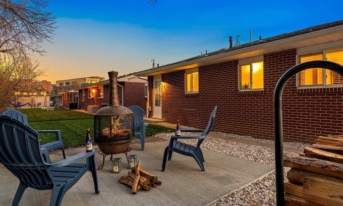 University Acres Condominio | Ultimate Chill Zone | Bbq, Bikes, Pet Friendly!!