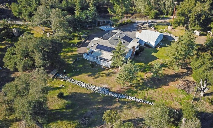 Ramona Casa | Ultimate Family Friendly Mountain Retreat- Gameroom, Hiking, Hot Tub, Wineries