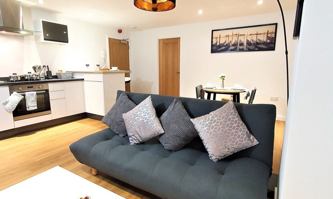 Northampton Apartamento | Apartamento ultramoderno, súper cómodo, 2 habitaciones, Northampton Town Center