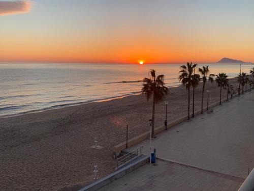 Plaza De La Costera Apartamento | Un balcón al mar