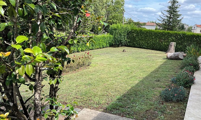 Sainte-Ouenne Casa | Un Charmant Petit Coin de Nature où Règne Calme et Volupté