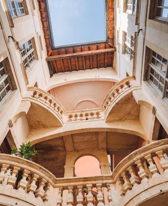 Nimes City Centre Apartamento | Un Joyau Occitan by Les Demeures de Rachel