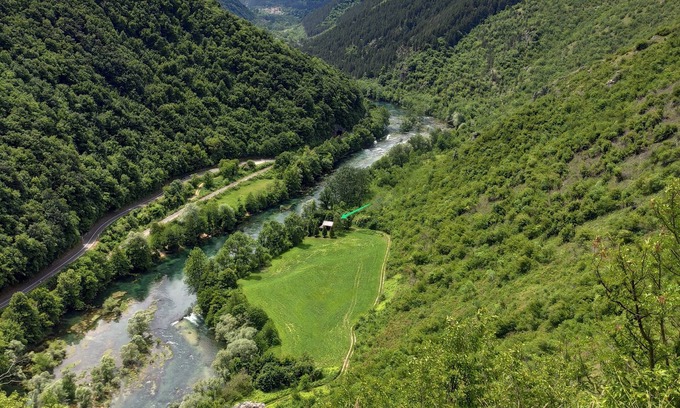 Mali Radic Cabina | UNA CANYON PARADISE