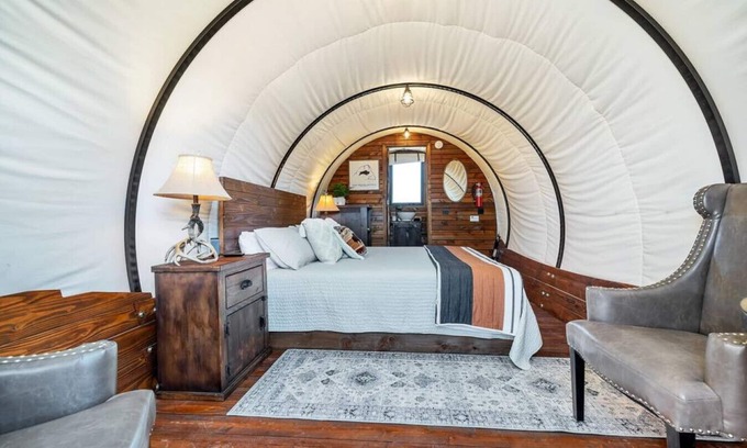 Virgin Cabina | Unforgettable Western Wagon #35 w/ 1 King Bed, Gas Fire Pit and Gas BBQ Grill