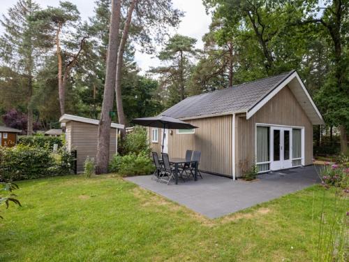 Bosgebied Hoenderloo Casa | Unique Chalet by the Pond