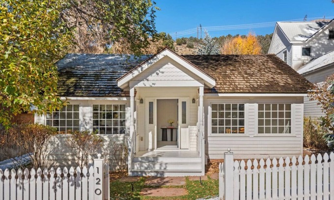 Basalt Casa | Unique Downtown Basalt Cottage