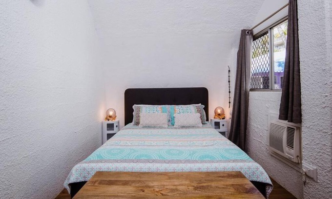 Trinity Beach Apartamento | Unique Ocean-front Igloo at Trinity Beach sleeps 2