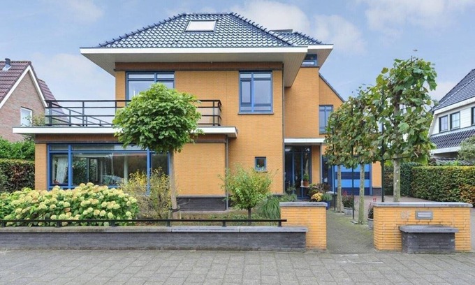 Municipality of Den Haag Villa | Villa única, con todos los lugares de interés cercanos.