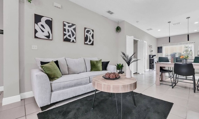 Poinciana Casa | Uniquely Chic home near Disney!