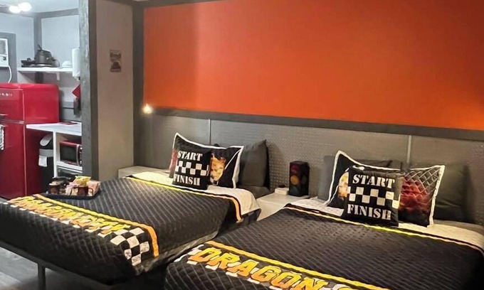 Maryville Cama Y Desayuno | Unit #8 Horseshoe Turn - Dragon Depot at Dragon City