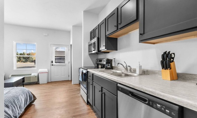 Neenah Apartamento | Unit 9 Fox Flats Studios @ Neenah, WI