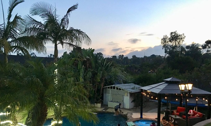 Encinitas Casa | 1 habitación 1 baño privado en vecindario exclusivo con piscina, spa, cancha de básquetbol / VB