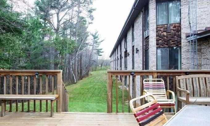 Stevens Point Hotel | University Inn & Suites Stevens Point