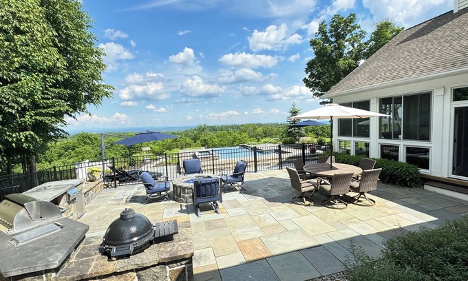 Greenfield Center Casa | Unrivaled Track Season Rental in Saratoga Springs, NY! Only 5mi to the RaceTrack