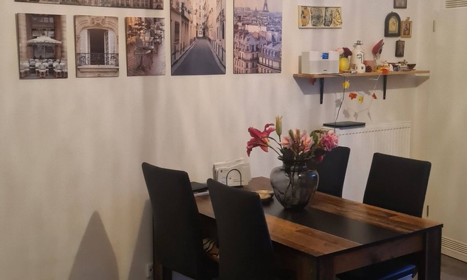 Oberbilk Casa | Unusual and creatively furnished living center in the city.