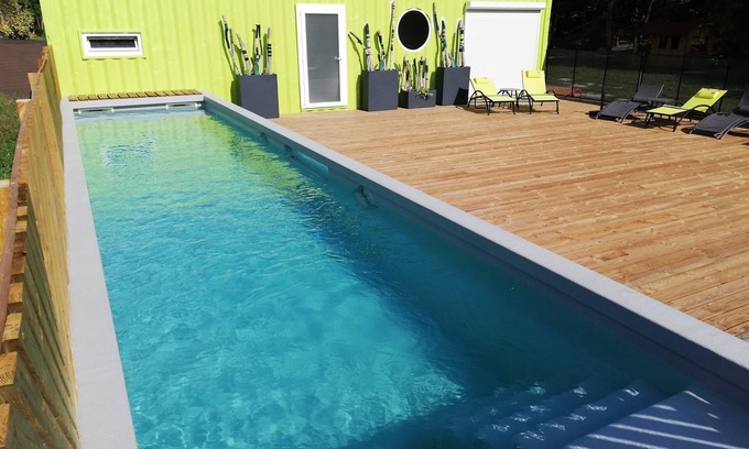 Chateauneuf-sur-Isere Casa | Unusual housing: Containers in a green and quiet setting