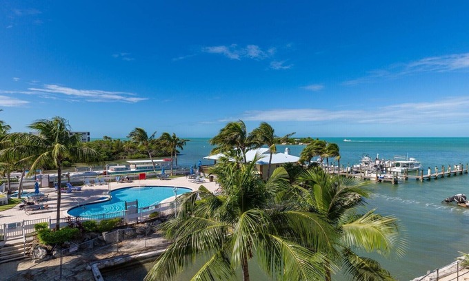 Marathon Complejo | Unwind in Paradise at The Hammocks at Marathon – 2 Bedroom Escape!