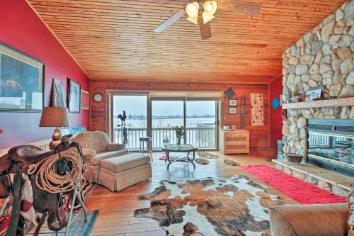 Burlington Casa | Updated Cabin on 7 Acres - Day Trip to Lake Geneva