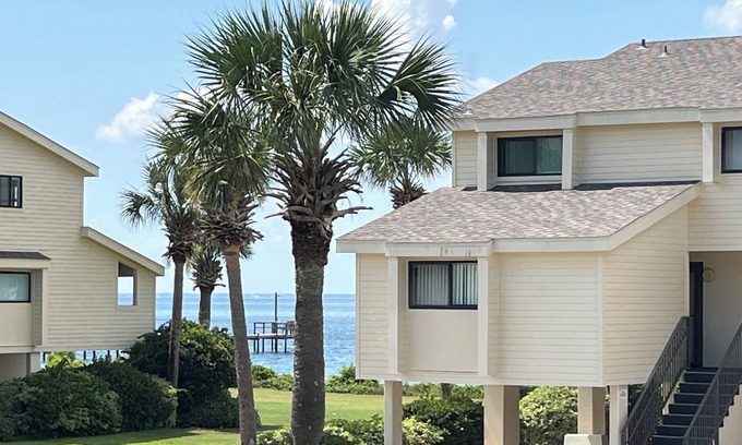 Pensacola Beach Casa | Updated ROOMY 3 bedroom Waterview w/Pool Sleeps 9 -Pool, Pier, Tennis/Pickleball