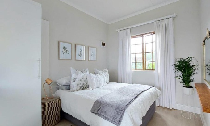 Merrivale Apartamento | Upmarket off grid cottage on organic farm in secure estate