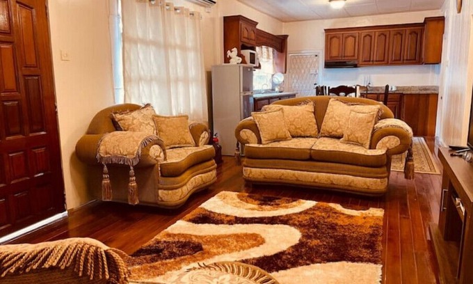 Georgetown Apartamento | Upper flat in Eccles Home, 3 bedrooms, sleeps 6, AC, Hot Water