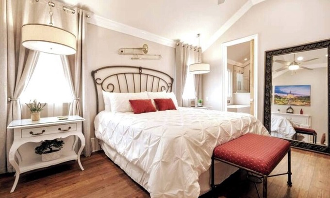 West Riverside Condominio | Upscale New Orleans Penthouse | Private Elevator