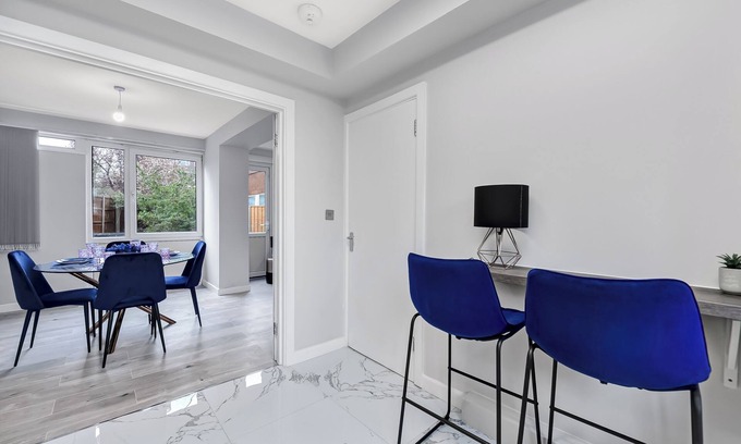 Hackney Wick Apartamento | Urban Chic Getaway: 4-BR with an Outdoor Haven