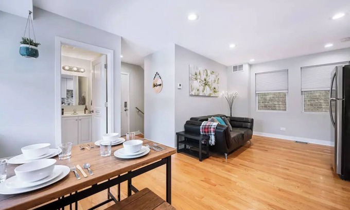 Lower West Side Casa | Urban Oasis in Heart of Chicago