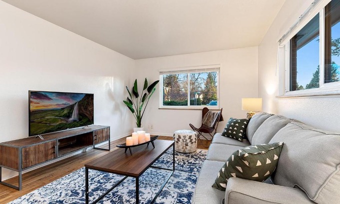 University Acres Apartamento | Urban Oasis Near Old Town & PVH - Dog Friendly!