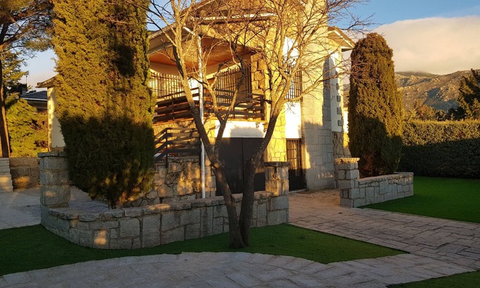 La Ponderosa de la Sierra Chalet De Esquí | Chalet Urbanización La Ponderosa - Sierra Madrid