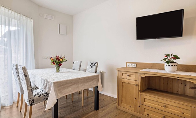 San Martino in Badia Apartamento | Apartamento de vacaciones "Ciasa Silvia" con vistas a la montaña y Wi-Fi