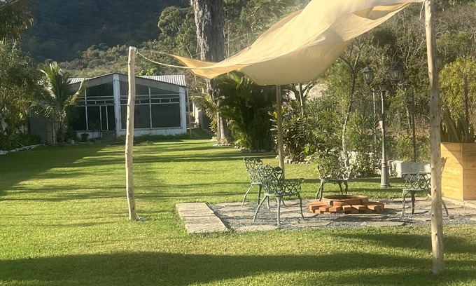 Amatitlan Chalet De Esquí | Vacation House! Enjoy your time with loved ones in a private lake house.