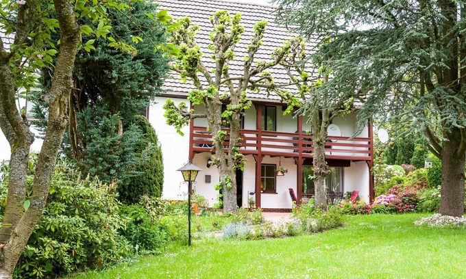 Reichshof Apartamento | acogedor apartamento de 3 * en la antigua Granja en un jardín tipo parque