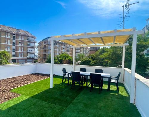 Nettuno Apartamento | VALE MARE BLU Apartment - Steps from the Sea 50mt & Train and Bus Station