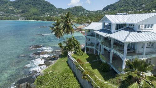 Bel Ombre Apartamento | VallonEnd Beachfront villa with excellent view