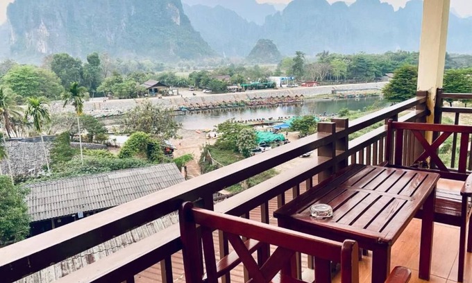 Vang Vieng Hotel | Vang Vieng Namsong River view Hotel