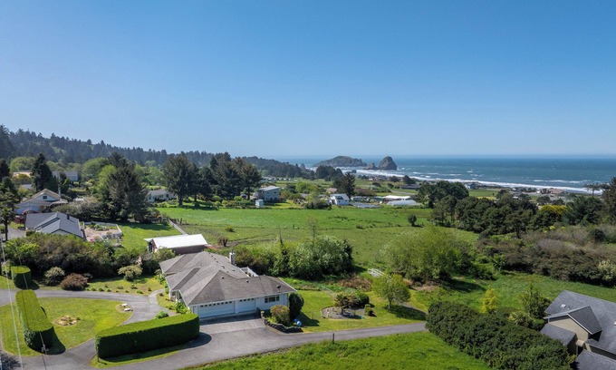 Smith River Casa | Casa de sus sueños - Vista al mar con encanto veneciano