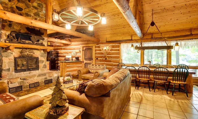 Hill Apartamento | Versatile Bass Lake Cabin with Deck!